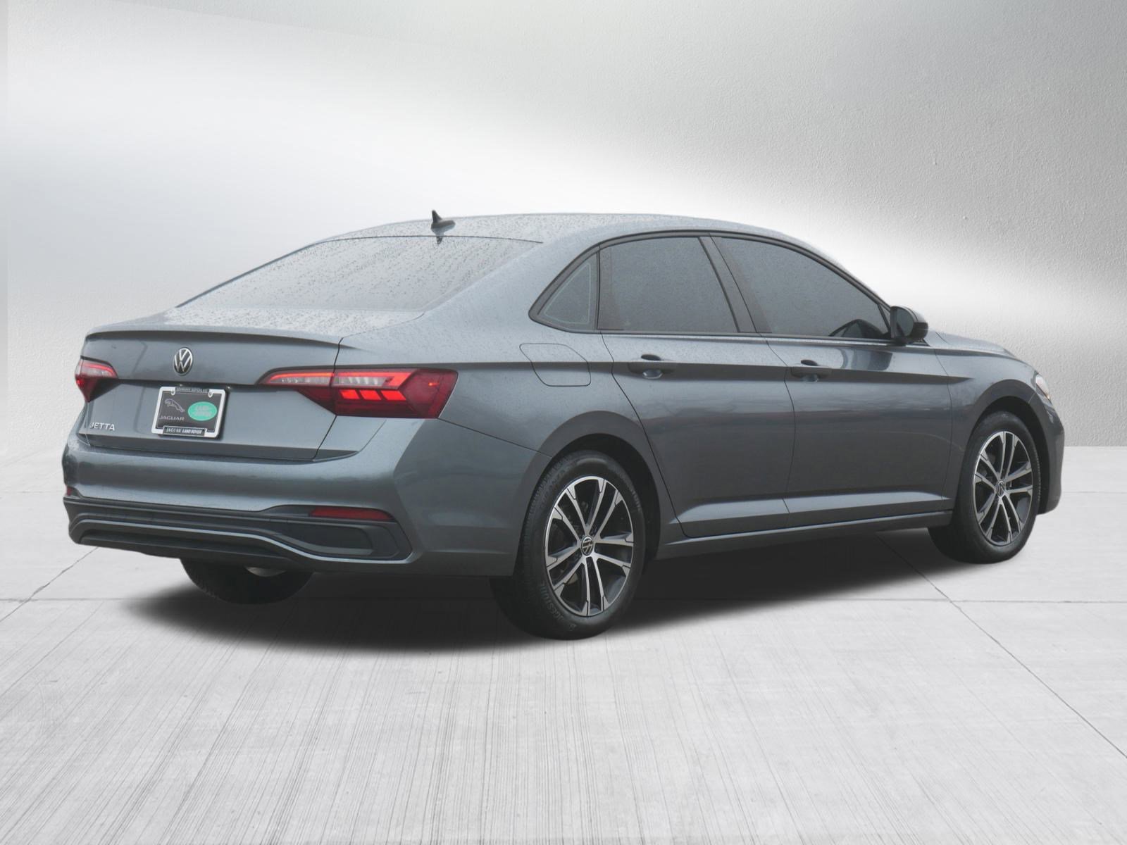 Used 2022 Volkswagen Jetta Sport image 5