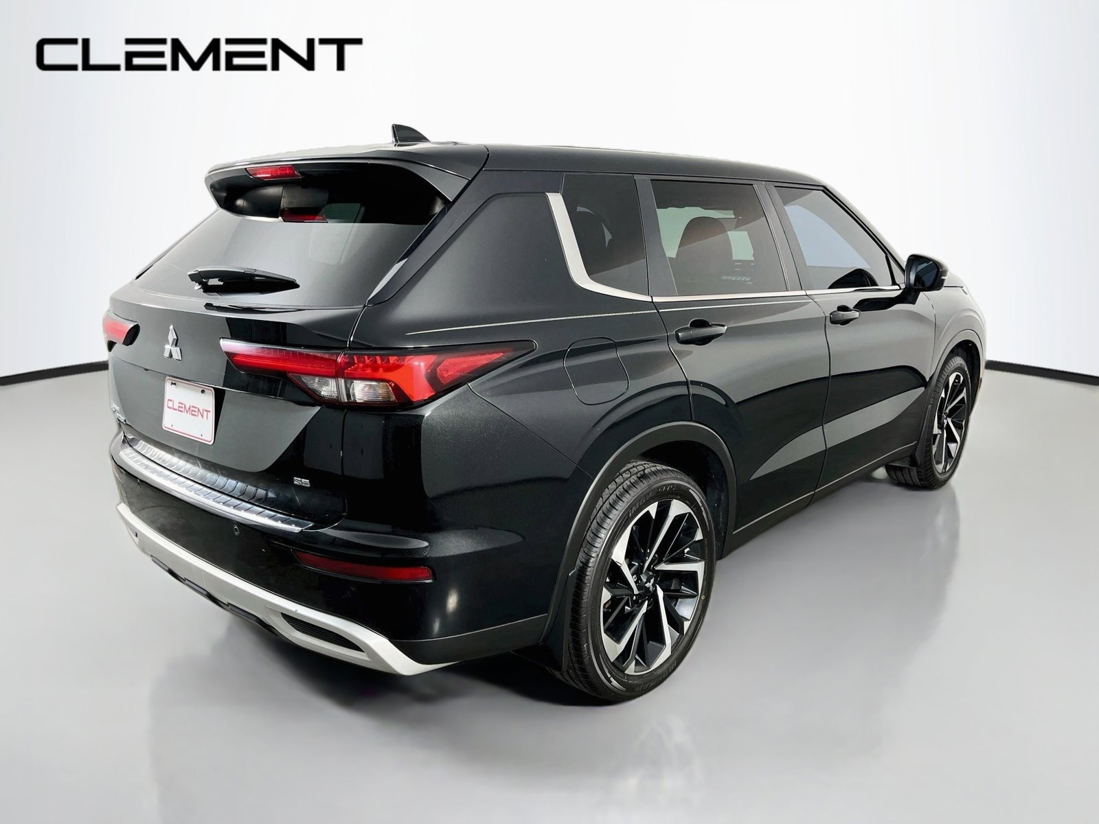 Used 2023 Mitsubishi Outlander SE AWD/4WD image 6