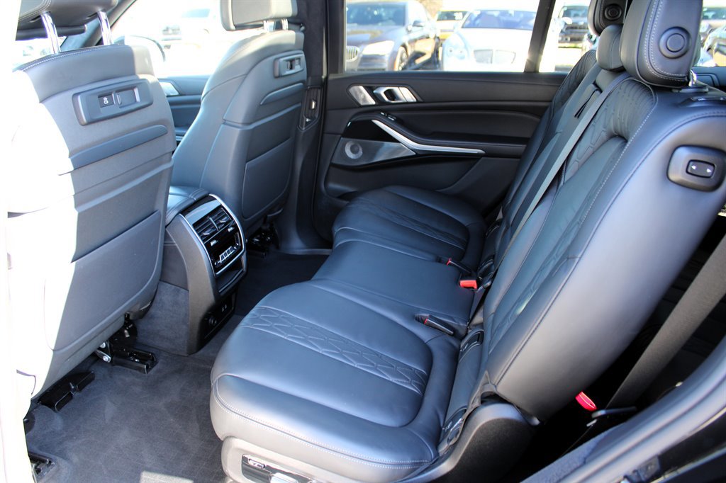 Used 2021 BMW X7 M50i w/ Dynamic Handling Package image 18