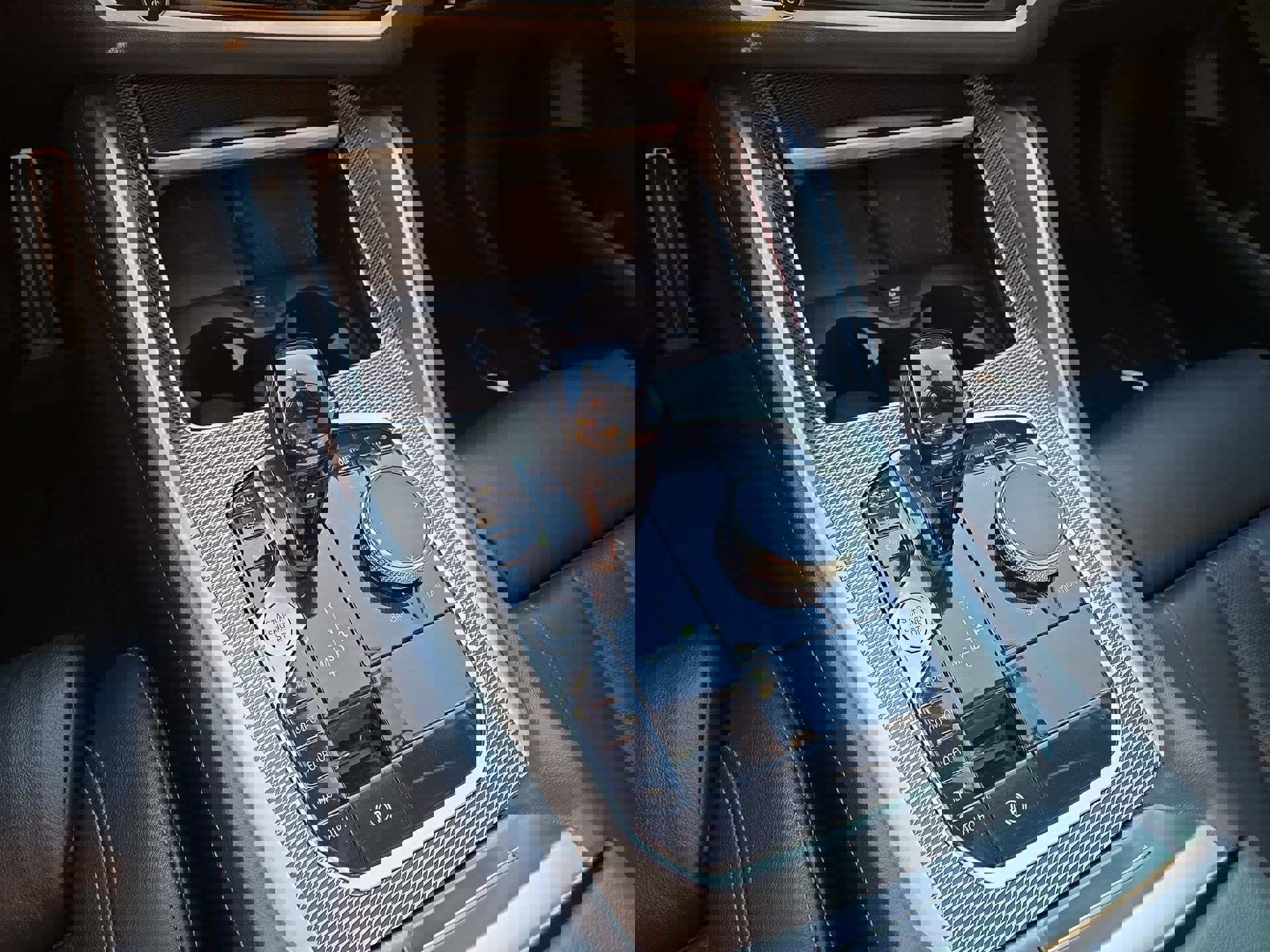 Used 2022 BMW X6 xDrive40i w/ M Sport Package image 22