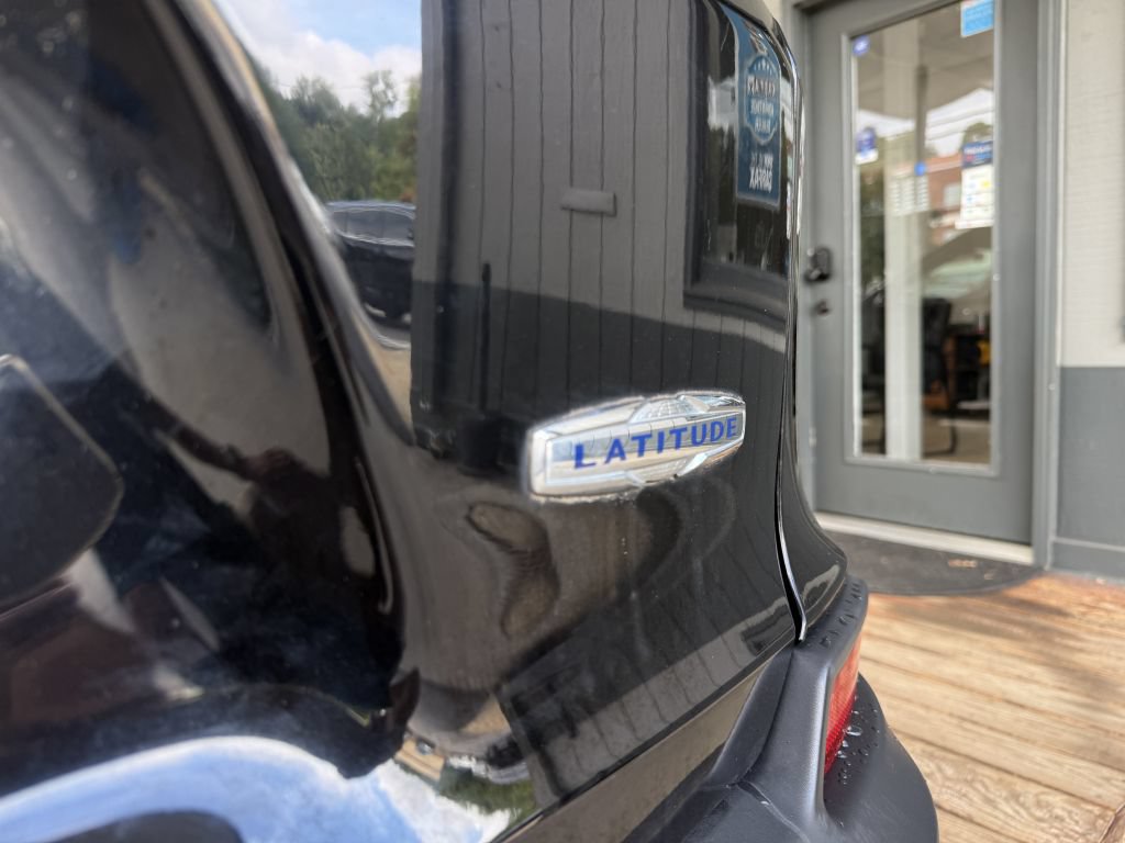 Used 2019 Jeep Cherokee Latitude w/ Popular Appearance Group FWD image 23