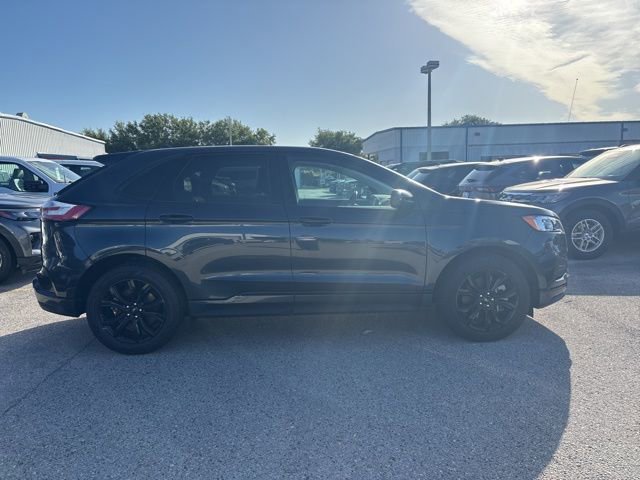 Used 2024 Ford Edge SE w/ Black Appearance Package AWD/4WD image 4