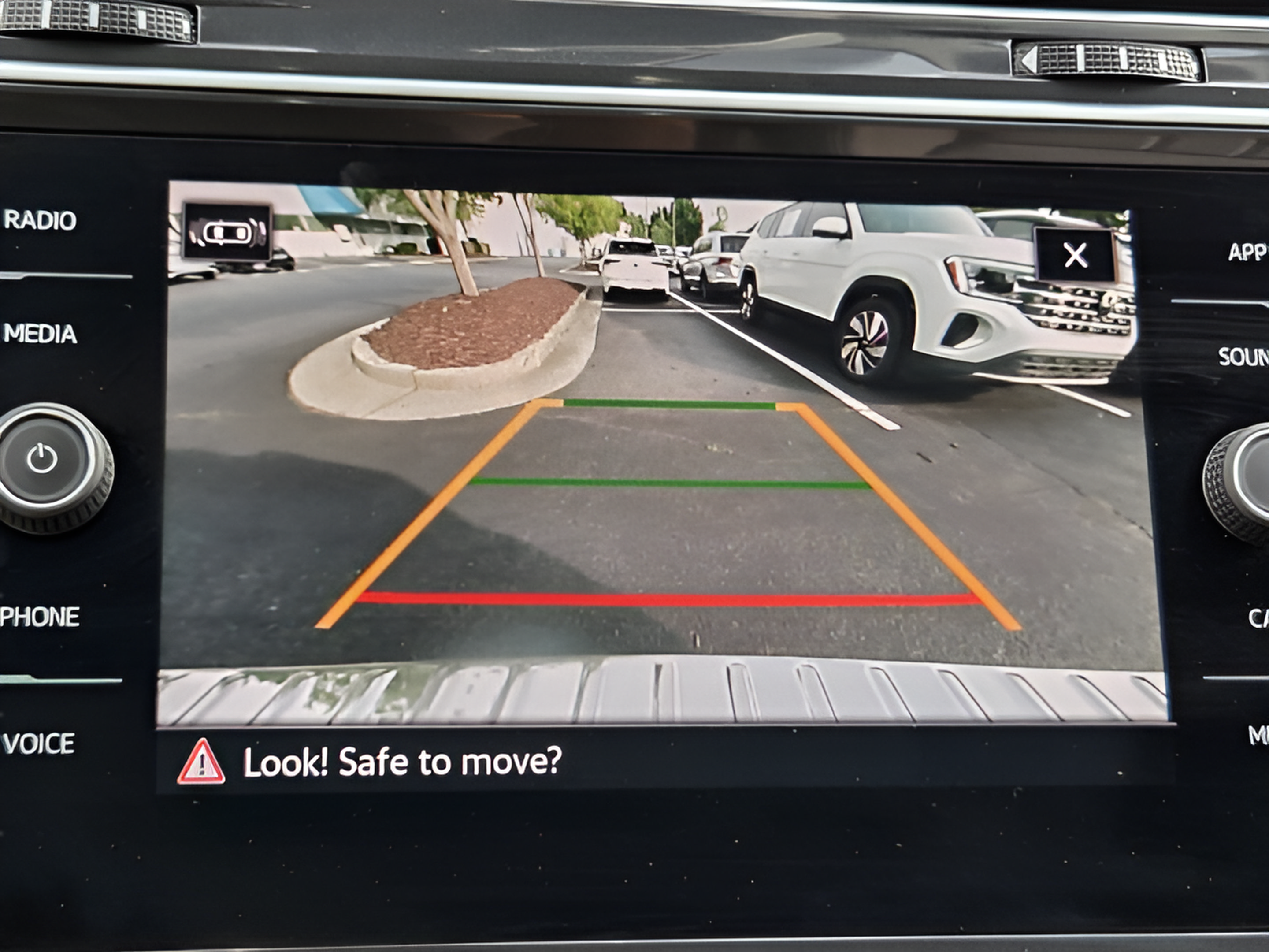 Used 2024 Volkswagen Tiguan SE w/ Panoramic Sunroof Package FWD image 20