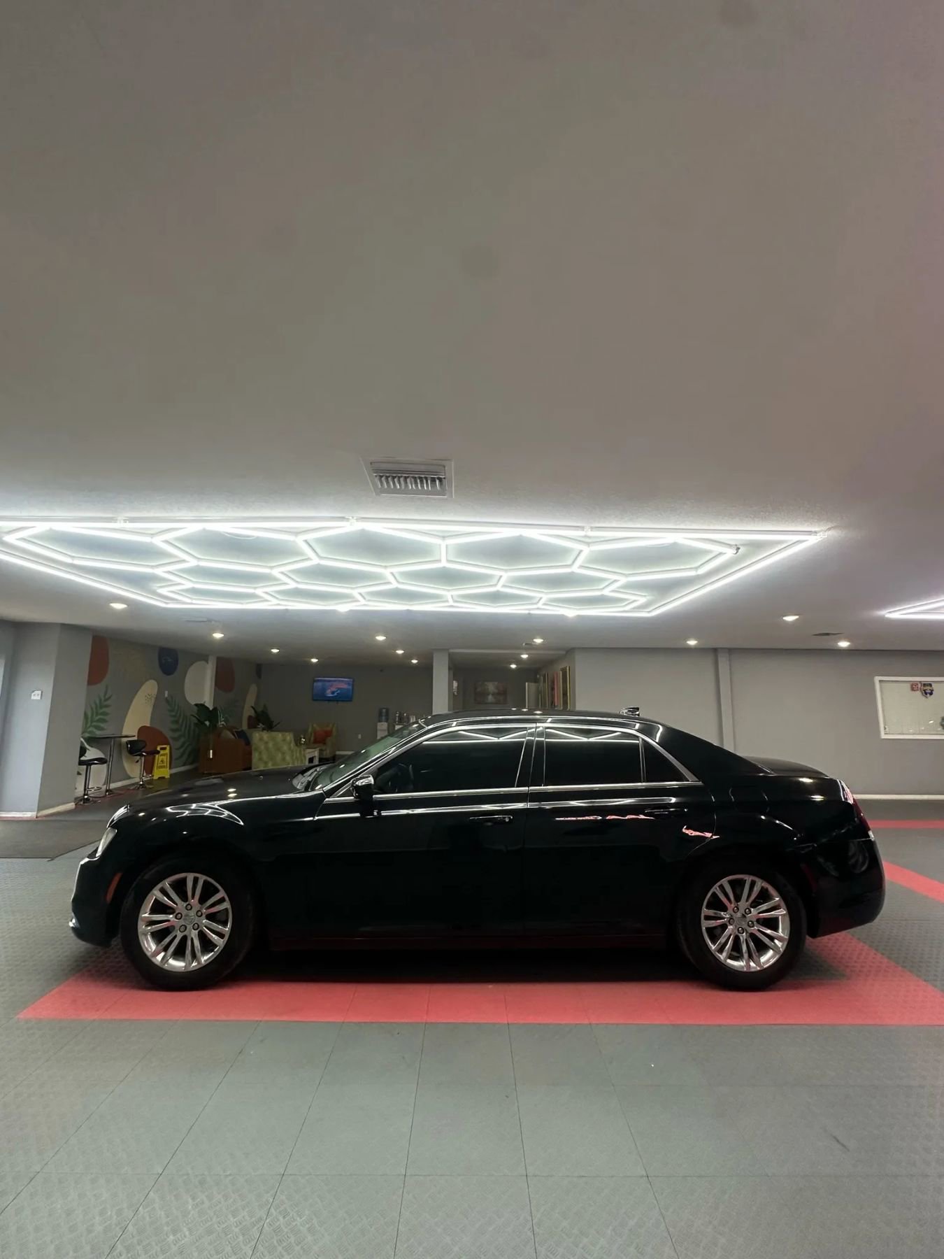 Used 2016 Chrysler 300 Limited image 3