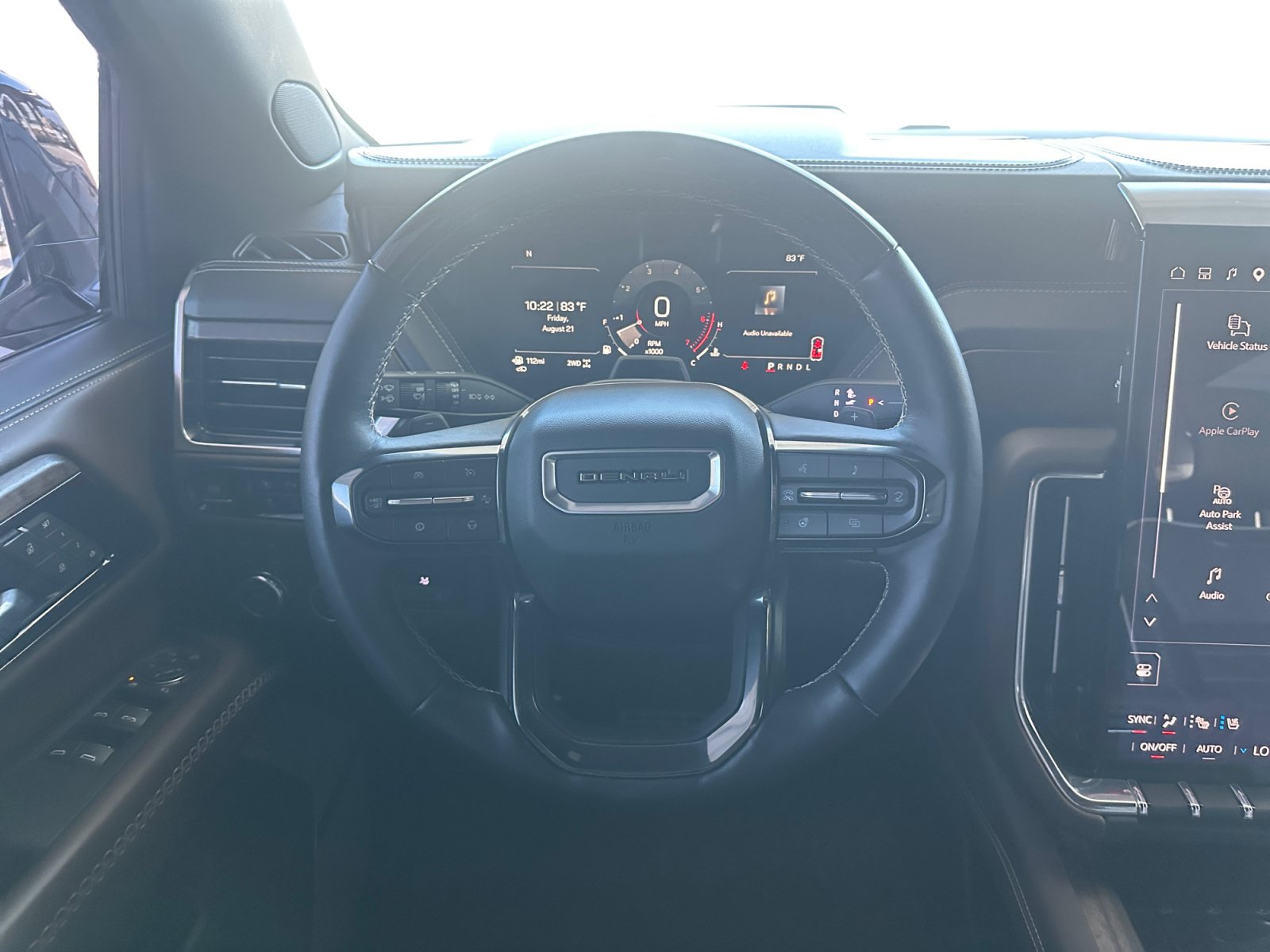 Used 2025 GMC Yukon Denali Ultimate w/ LPO, Illumination Package AWD/4WD image 13