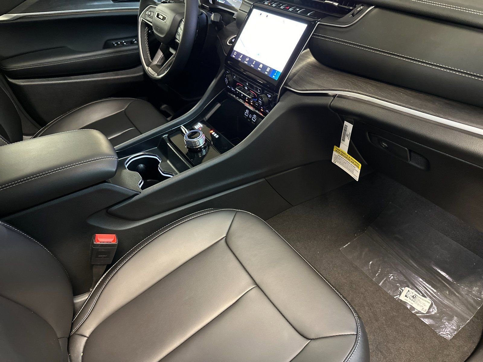 New 2025 Jeep Grand Cherokee Limited w/ Black Appearance Package image 15