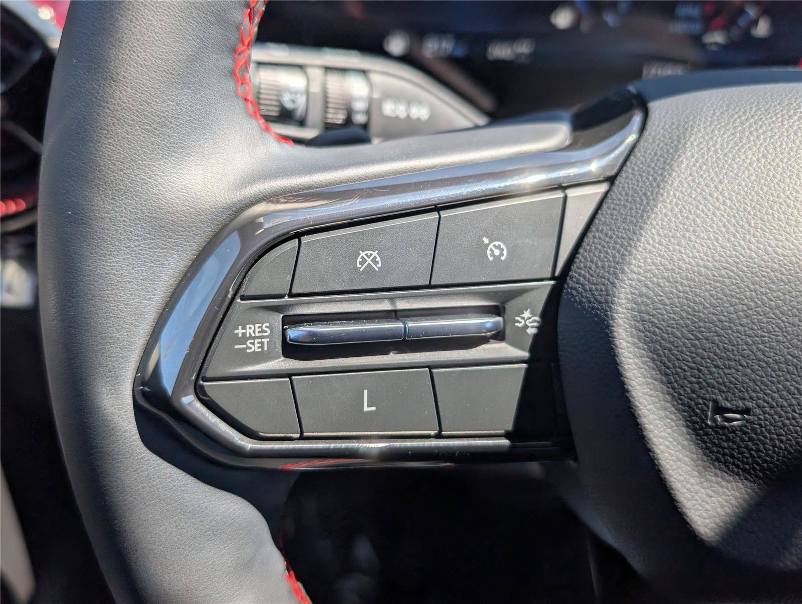 Used 2025 Chevrolet Equinox RS w/ Safety and Technology Package AWD/4WD image 24