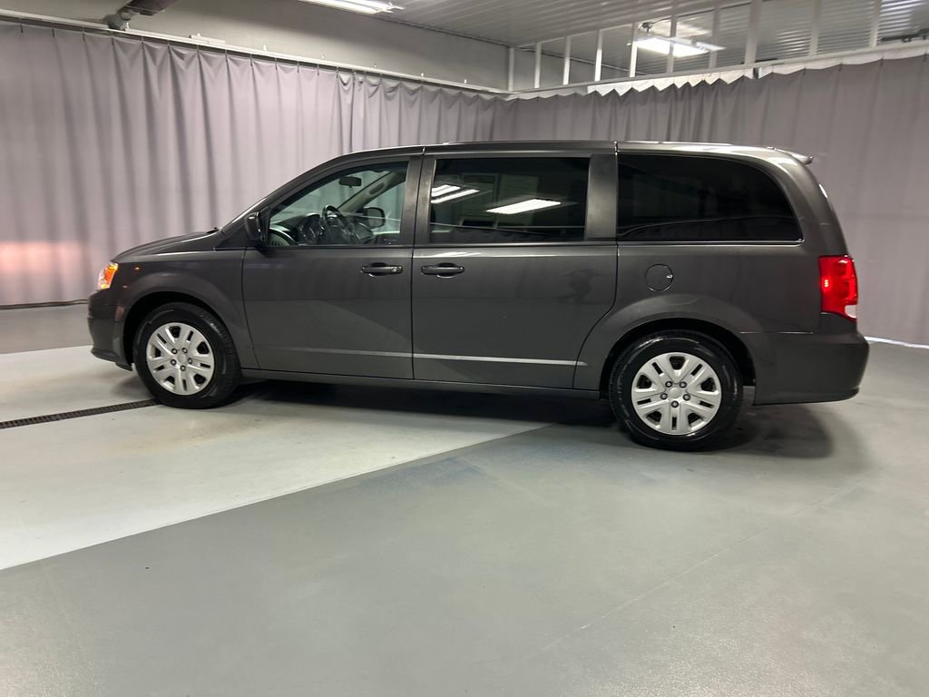 Used 2018 Dodge Grand Caravan SE image 4