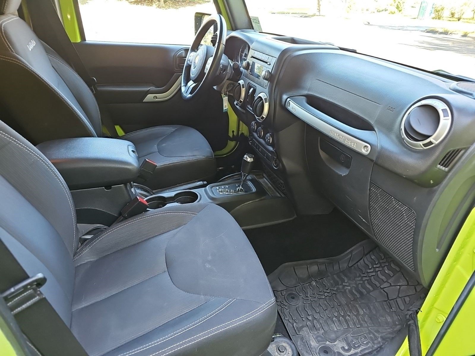 Used 2017 Jeep Wrangler Unlimited Sahara AWD/4WD image 10