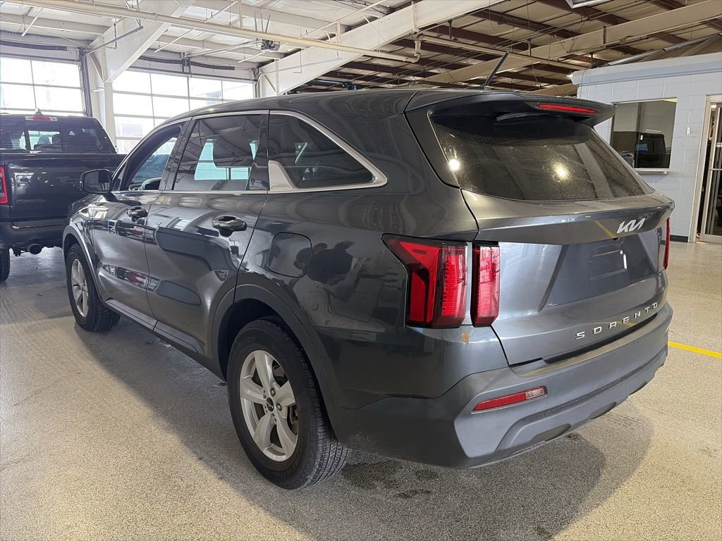 Used 2022 Kia Sorento LX image 4