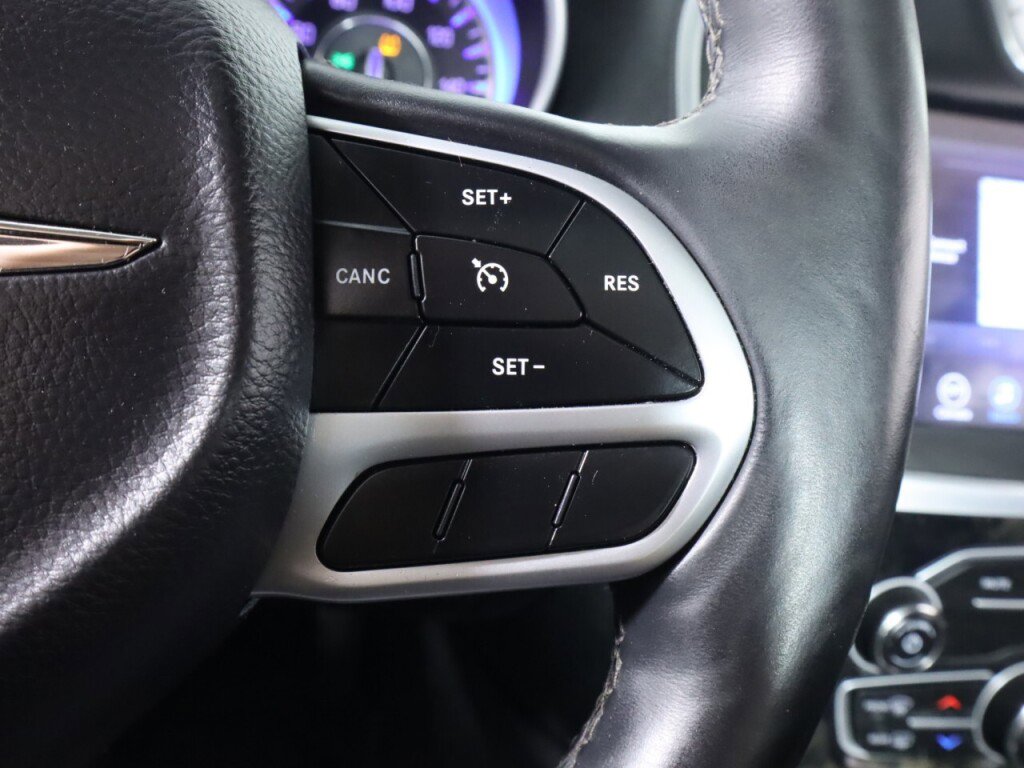 Used 2017 Chrysler 300 C RWD image 13