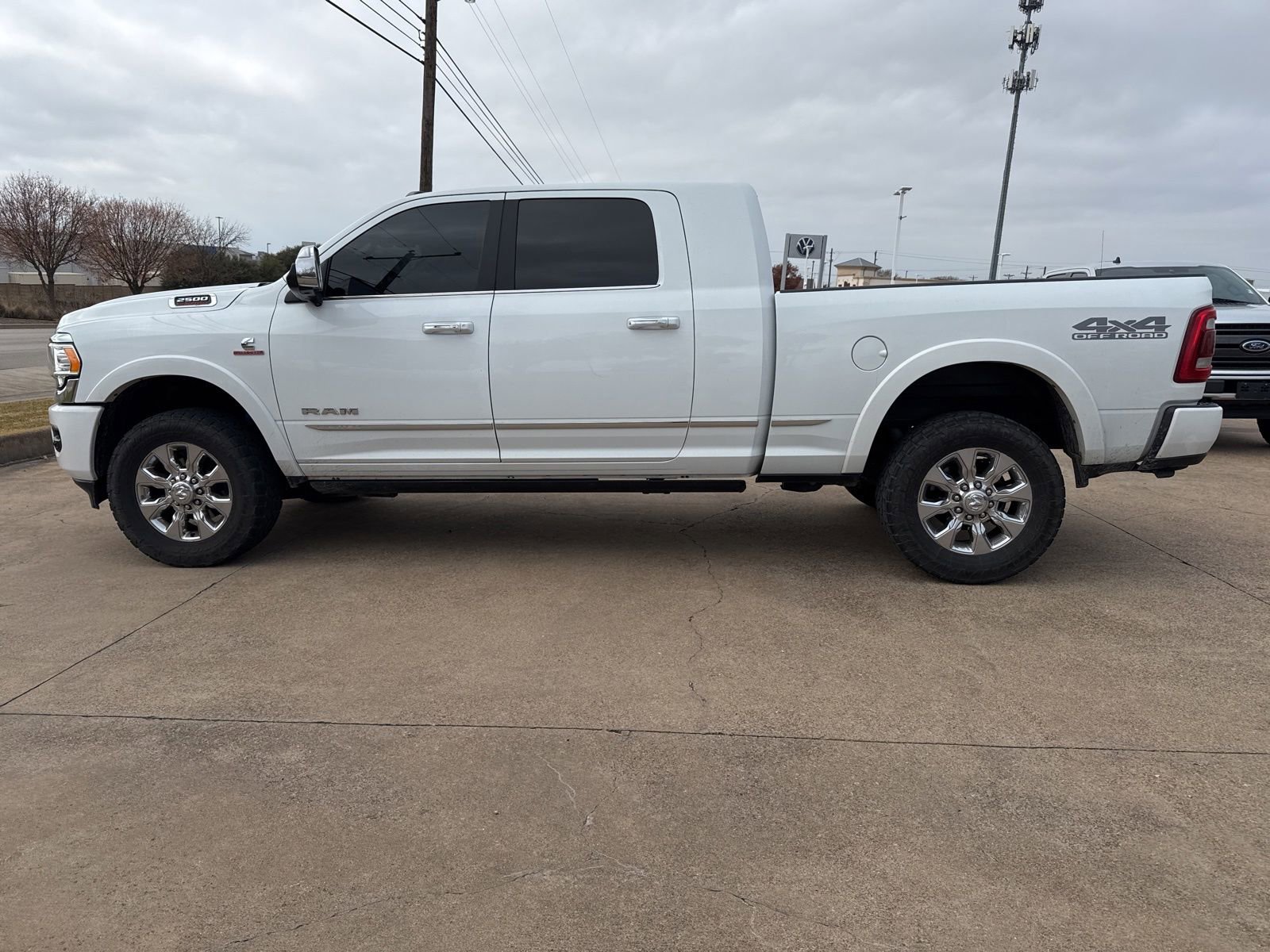 Used 2022 RAM 2500 Limited w/ Towing Technology Group image 4