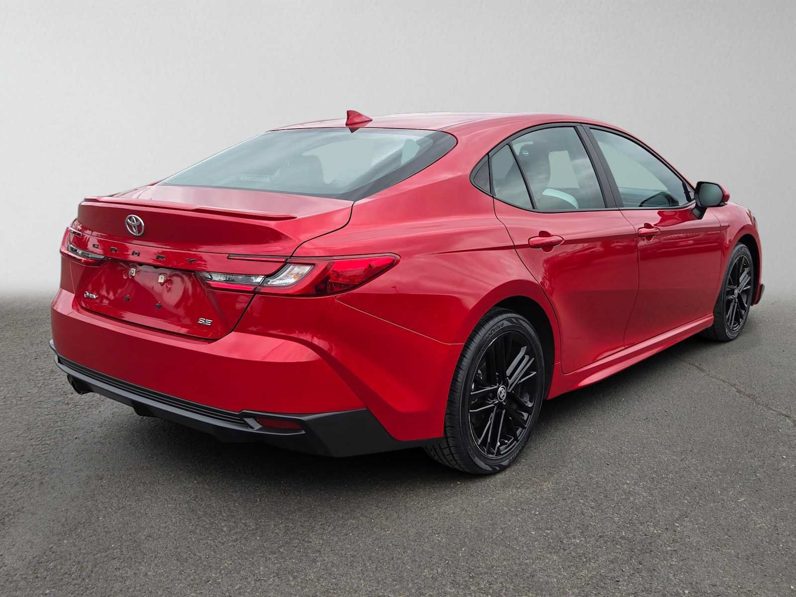 Certified 2025 Toyota Camry SE FWD image 3