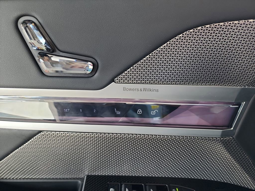 Used 2023 BMW 740i w/ Executive Package image 13