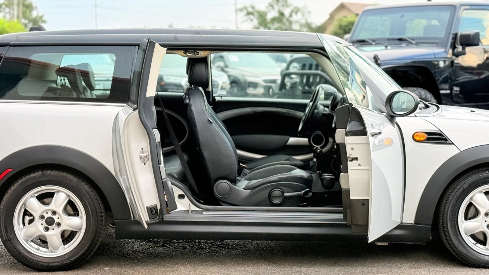Used 2011 MINI Cooper Clubman FWD image 11
