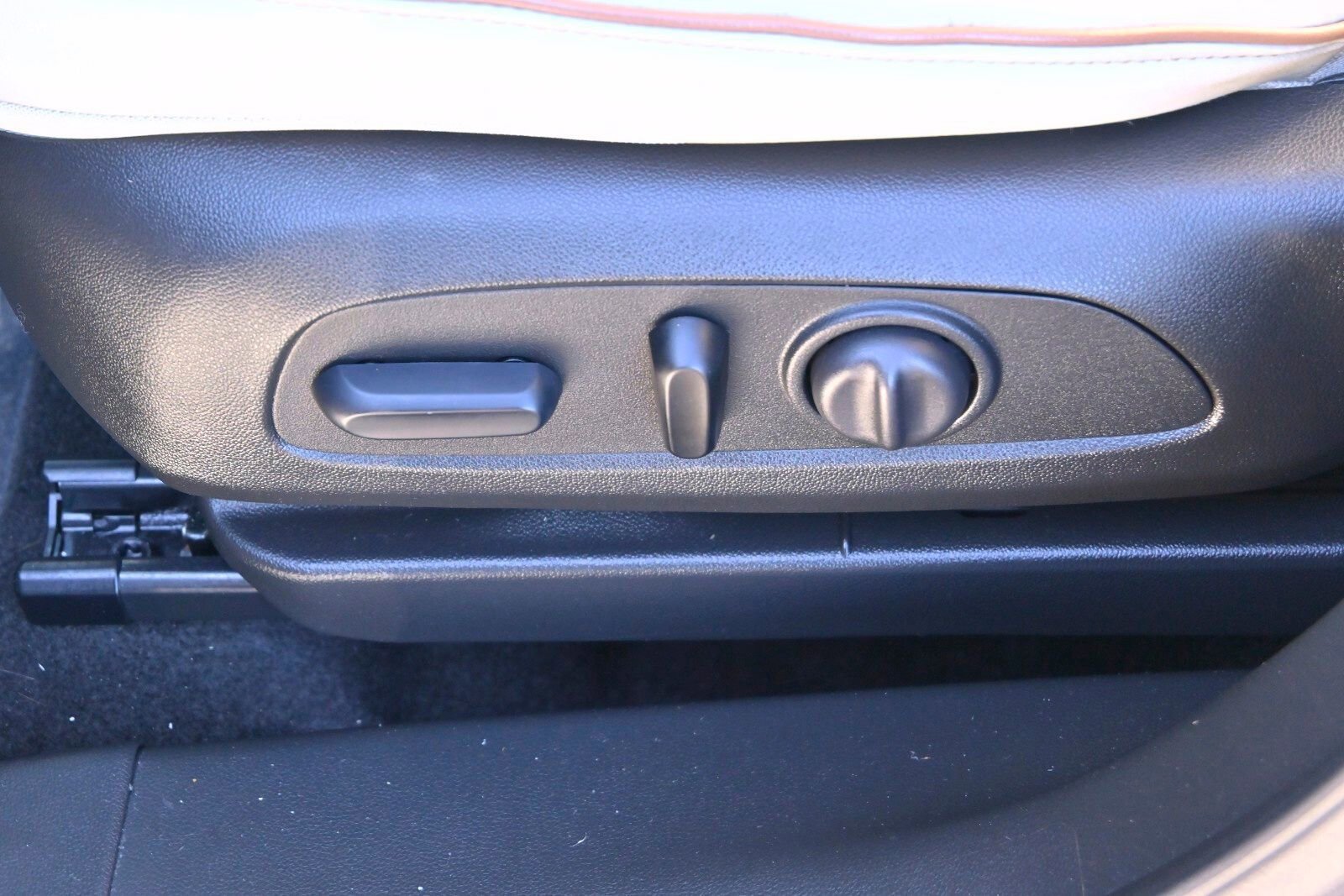 Certified 2024 Buick Encore GX Avenir w/ Avenir Technology Package image 21