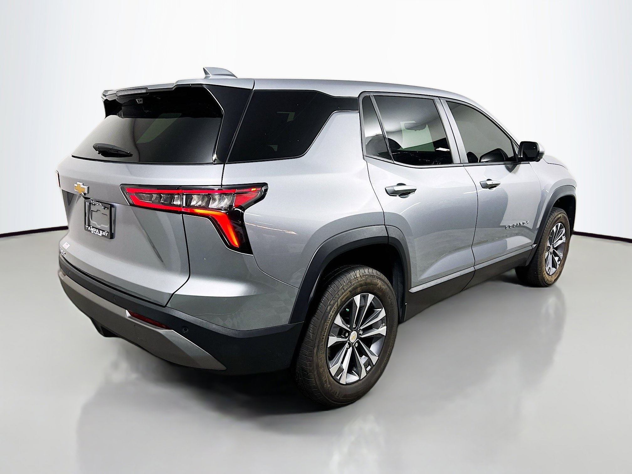 Used 2025 Chevrolet Equinox LT w/ Safety and Technology Package image 4