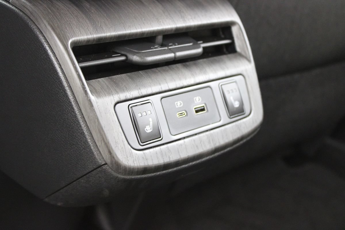 Used 2023 Nissan Ariya FWD image 25