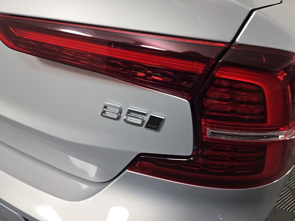Certified 2025 Volvo S60 B5 Core image 9