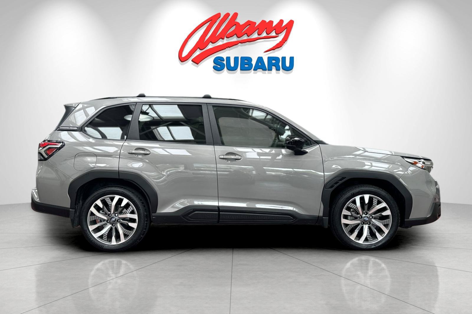 Used 2025 Subaru Forester Touring w/ Popular Package - Touring AWD/4WD image 3