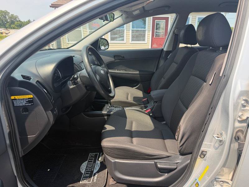 Used 2010 Hyundai Elantra GLS FWD image 3