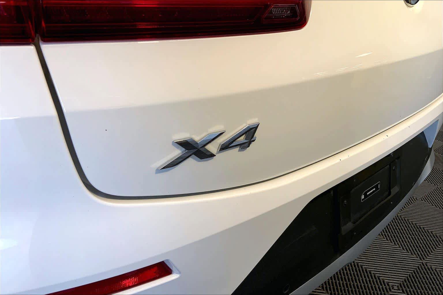 Used 2024 BMW X4 xDrive30i w/ Parking Assistance Package AWD/4WD image 11
