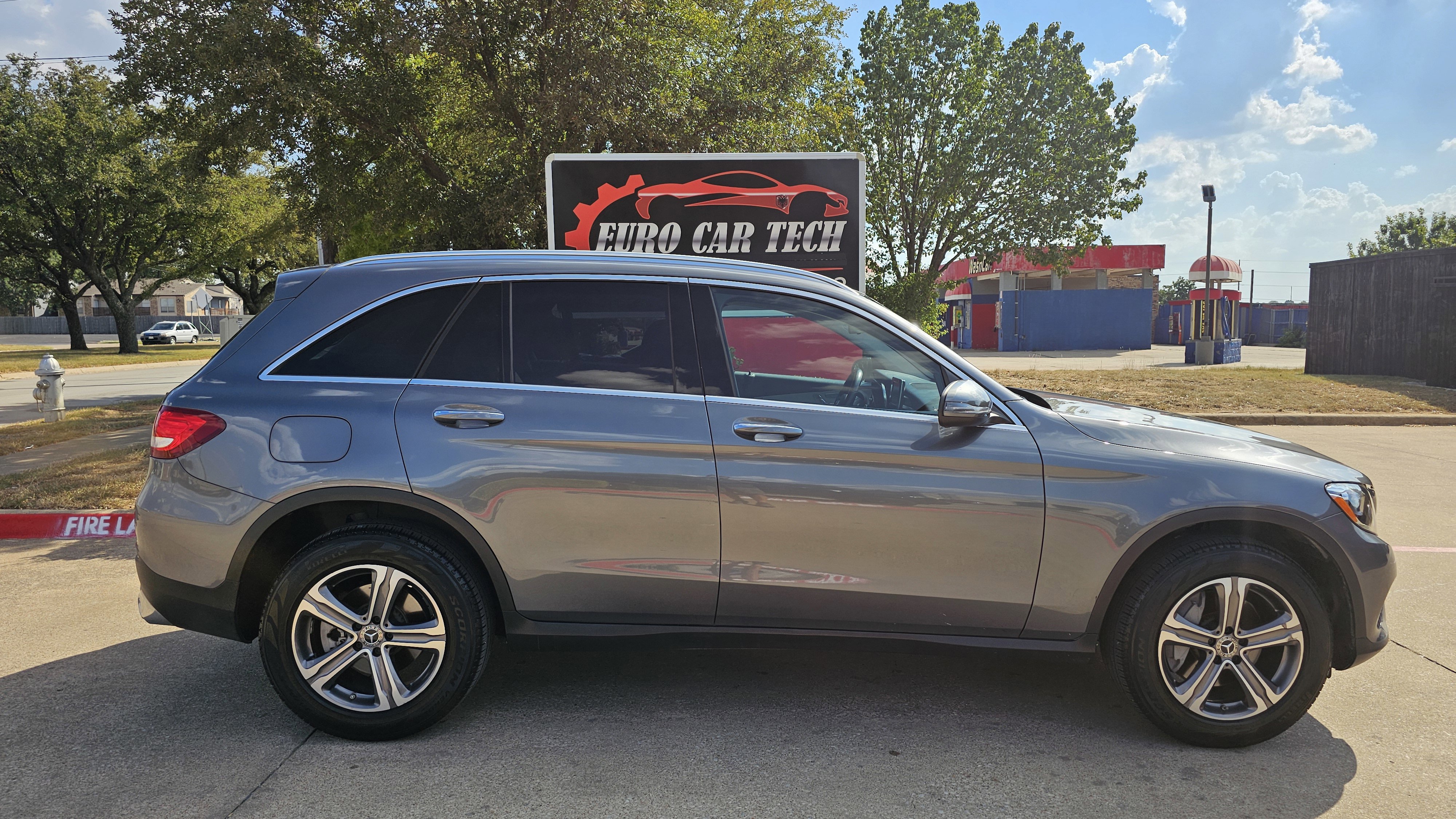 Used 2019 Mercedes-Benz GLC 300 w/ Premium Package image 7