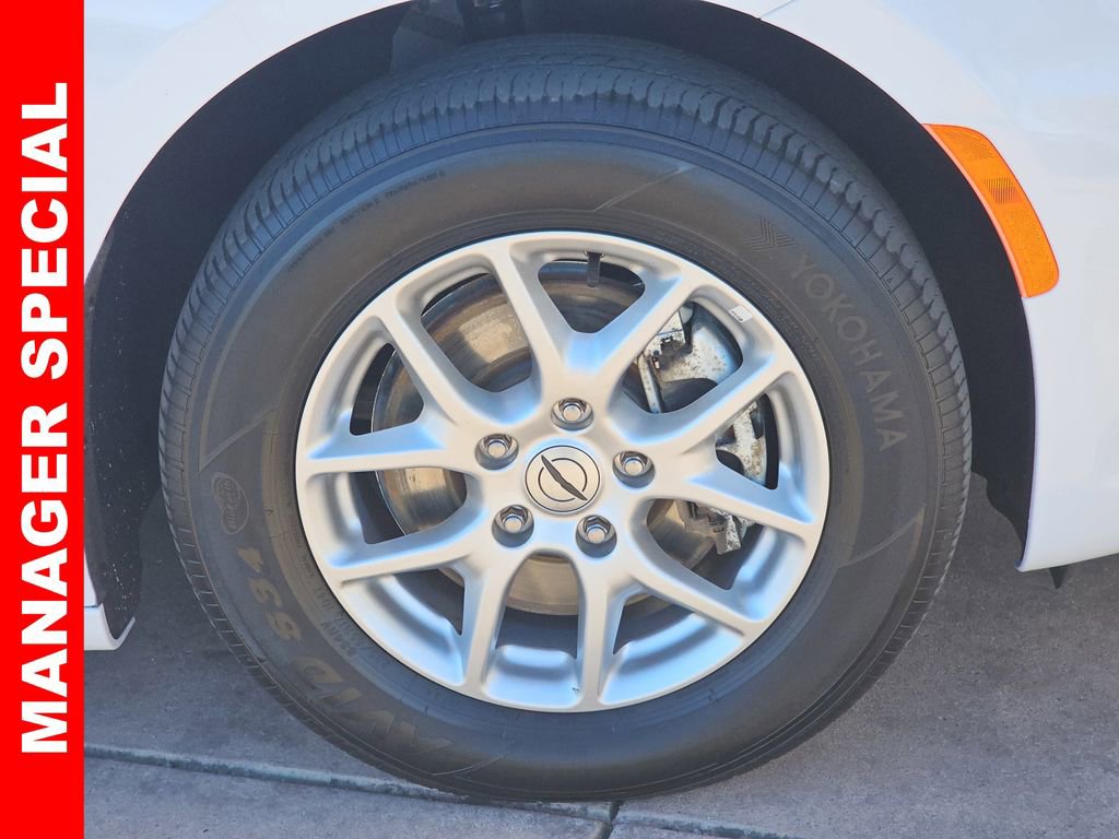 Used 2024 Chrysler Pacifica Touring-L image 39