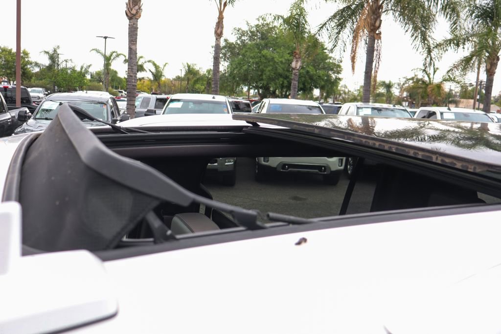 Used 2021 GMC Yukon XL SLT w/ SLT Premium Package image 30