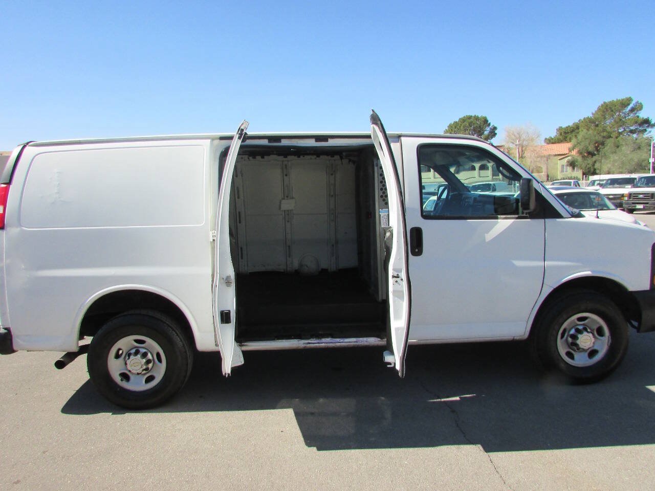 Used 2013 Chevrolet Express 2500 RWD image 15