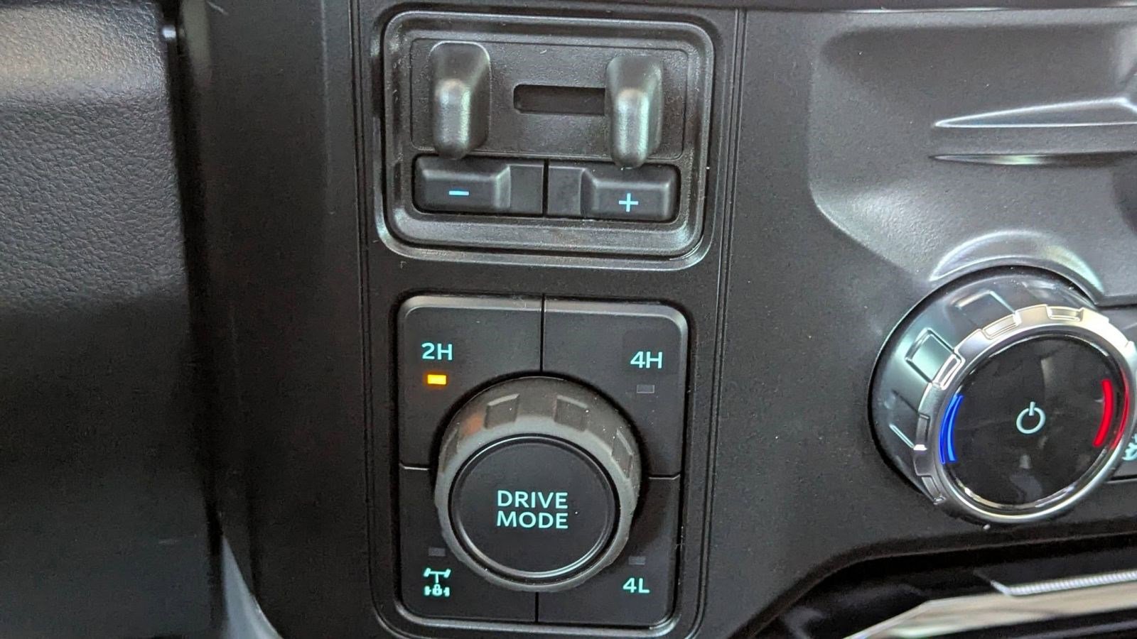 New 2026 Ford F250 Lariat w/ Black Appearance Package image 29