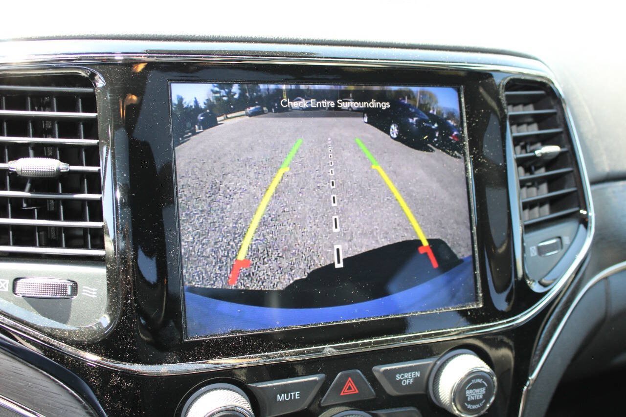 Used 2020 Jeep Grand Cherokee High Altitude AWD/4WD image 17