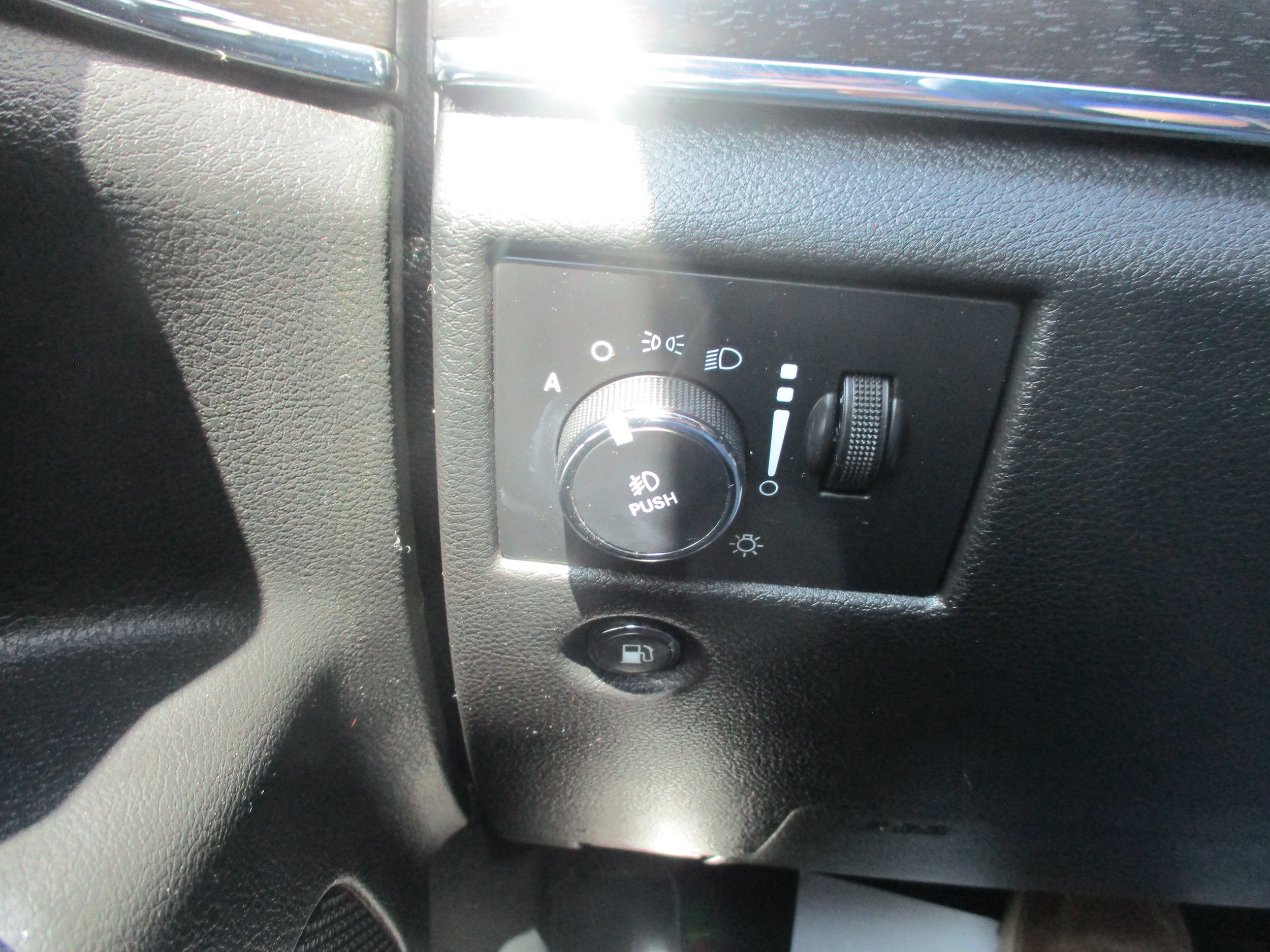 Used 2017 Jeep Grand Cherokee Limited RWD image 17