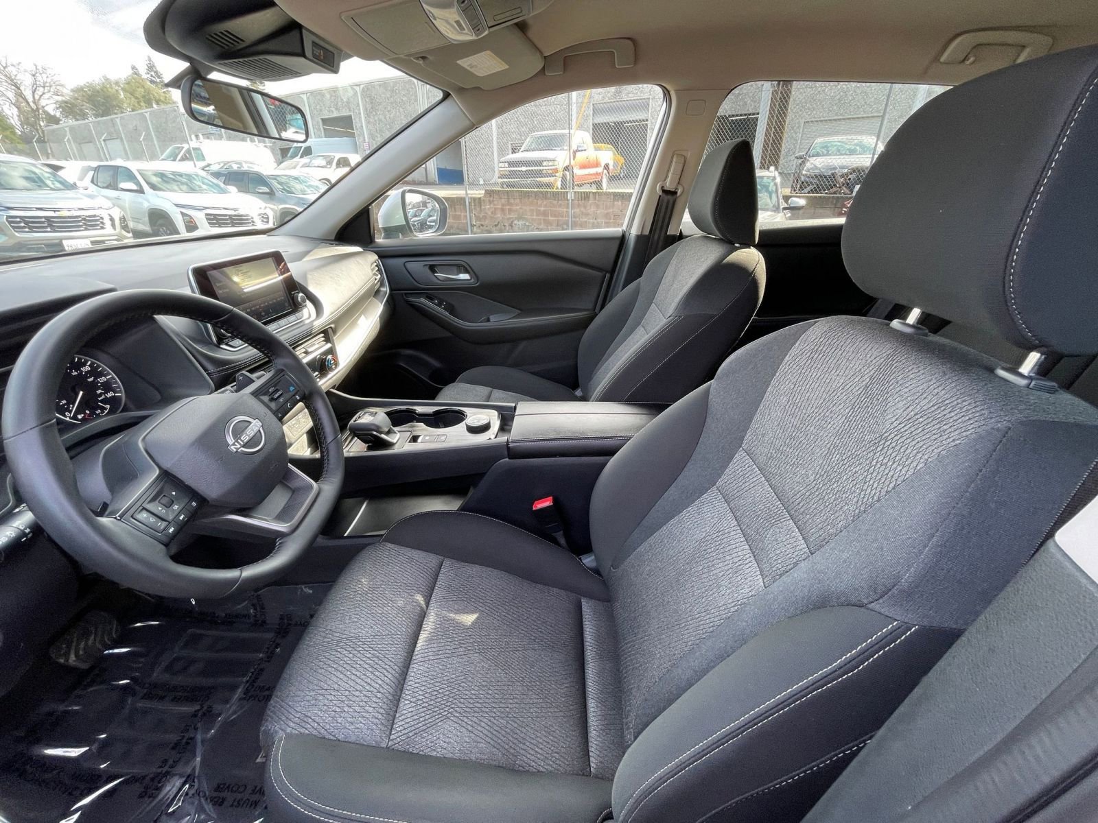 Used 2025 Nissan Rogue SV image 29