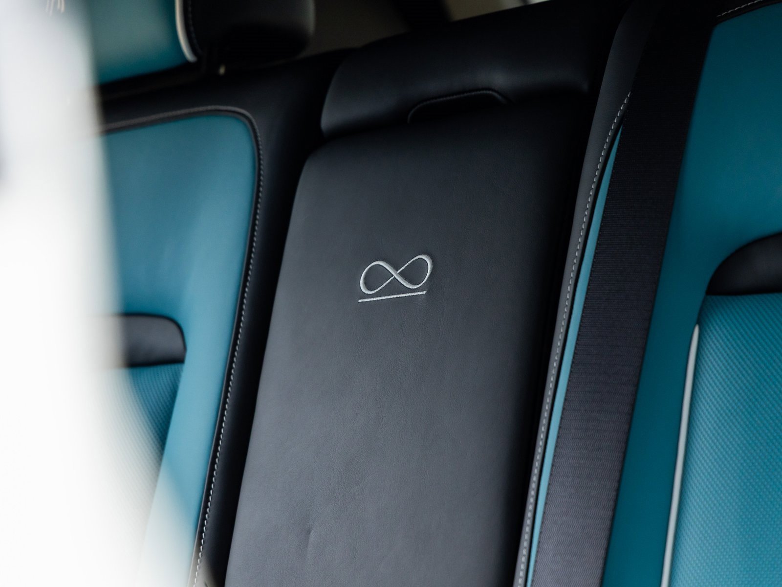 New 2026 Rolls-Royce Cullinan Black Badge image 46