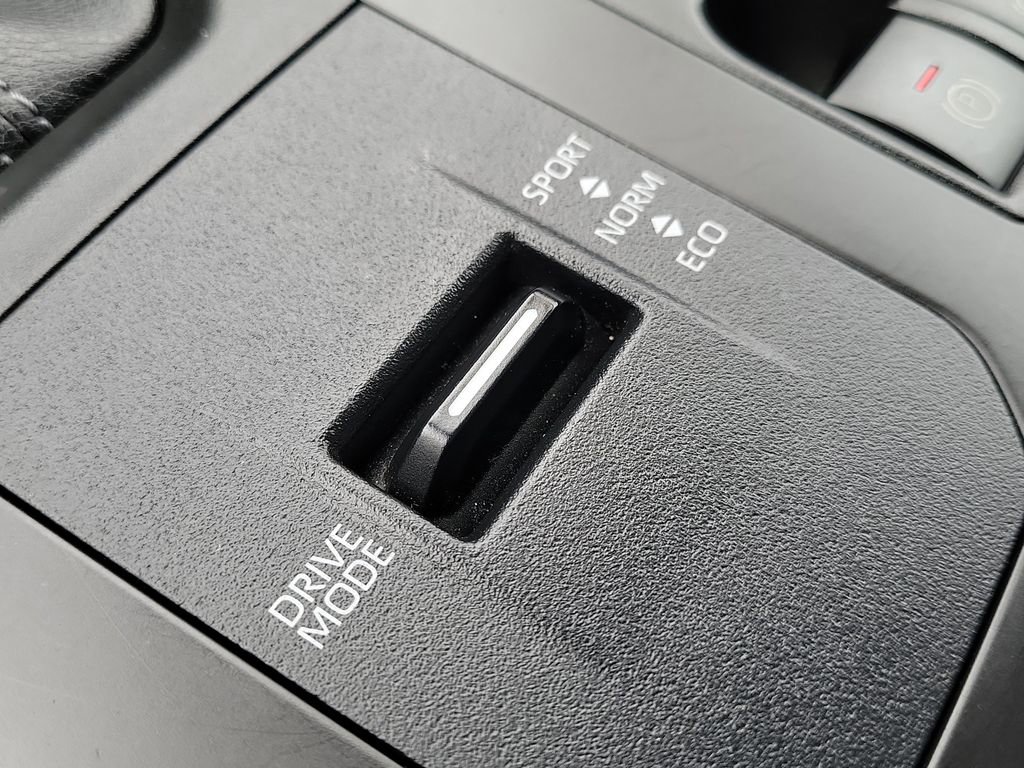 Used 2023 Toyota Highlander LE image 30