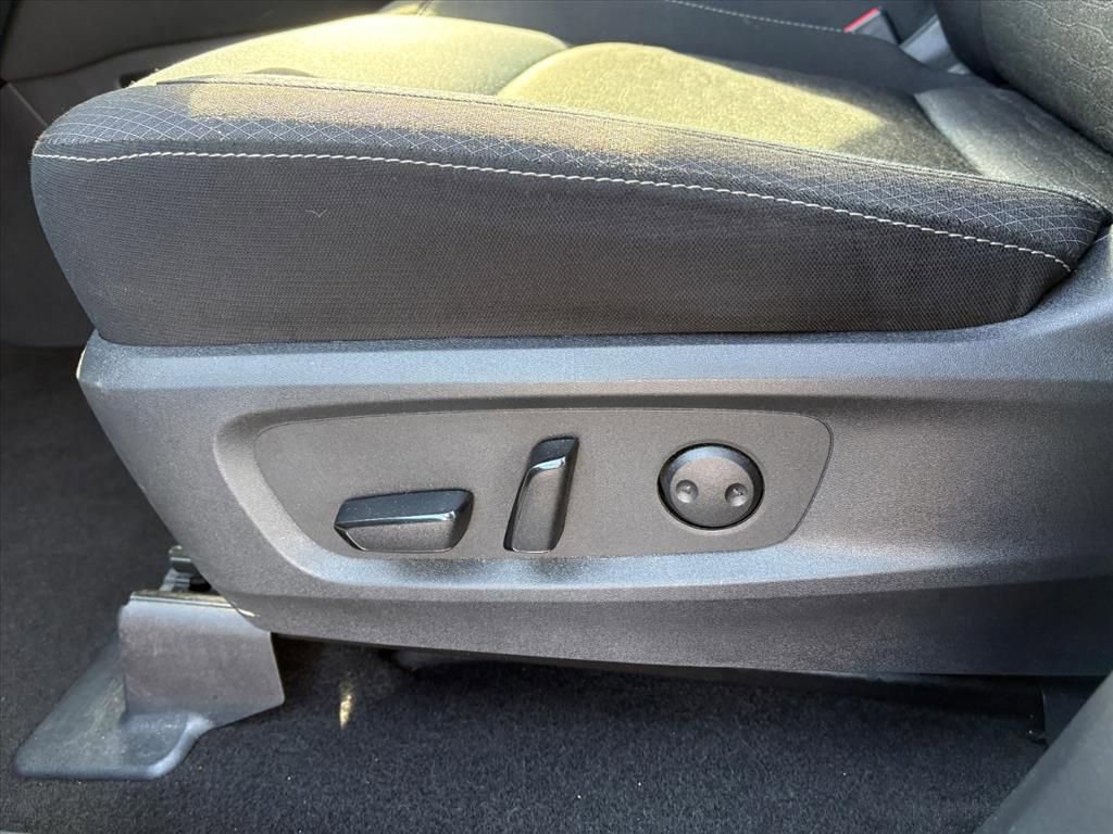 Used 2024 Nissan Pathfinder SV image 16