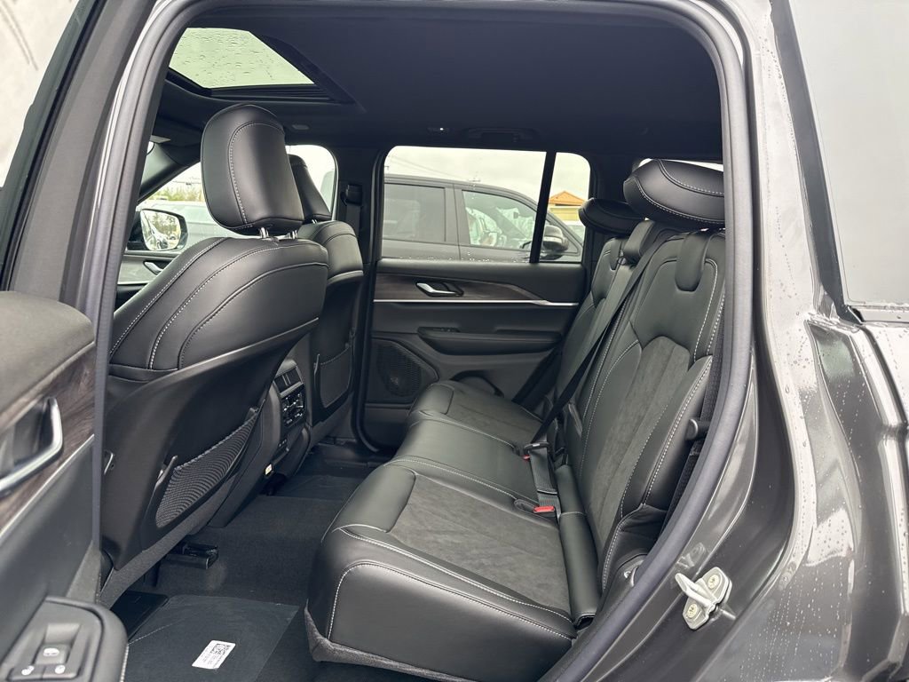New 2026 Jeep Grand Cherokee Altitude image 24