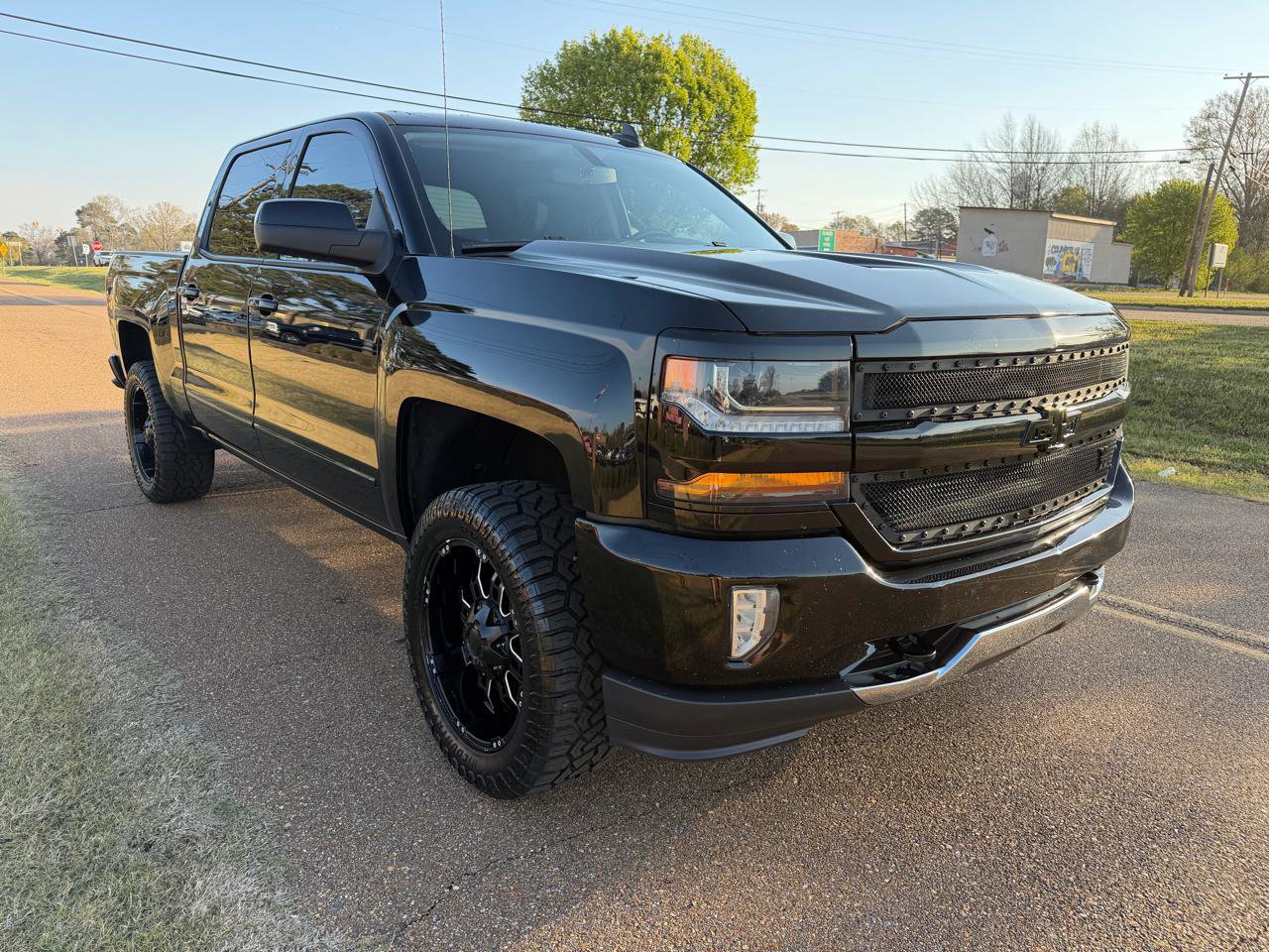 Used 2018 Chevrolet Silverado 1500 LT w/ Texas Edition AWD/4WD image 6
