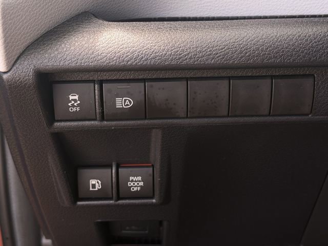 Used 2025 Toyota Sienna XLE w/ XLE Plus Package image 19