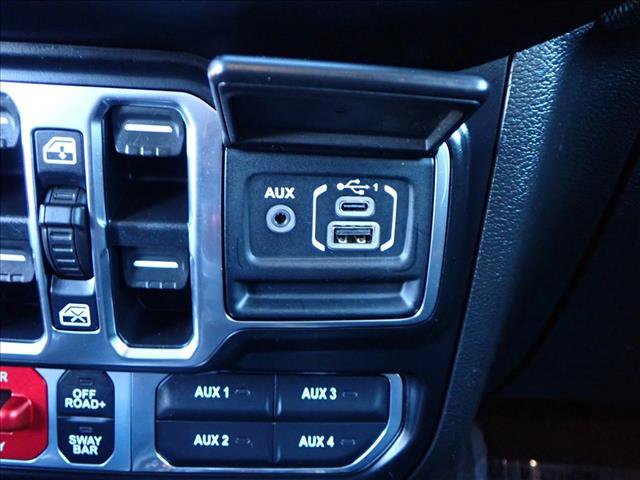 Used 2022 Jeep Gladiator Rubicon w/ Cold Weather Group image 17
