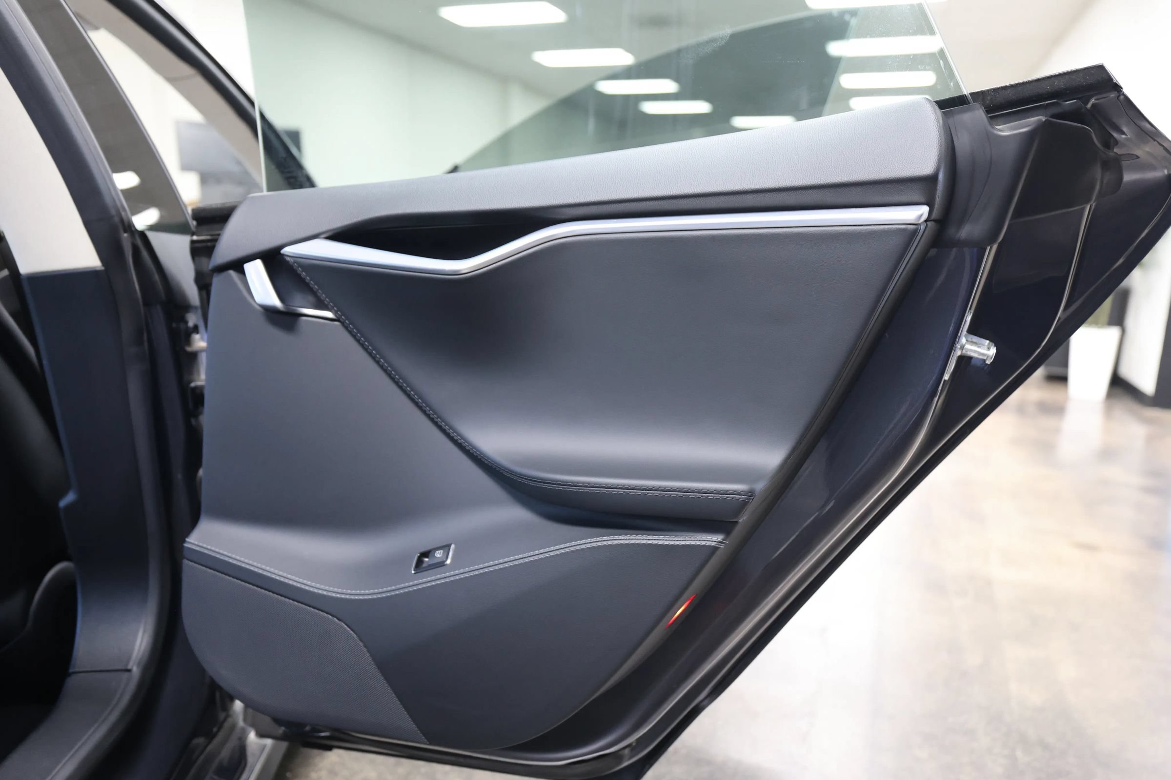 Used 2015 Tesla Model S 85D AWD/4WD image 40