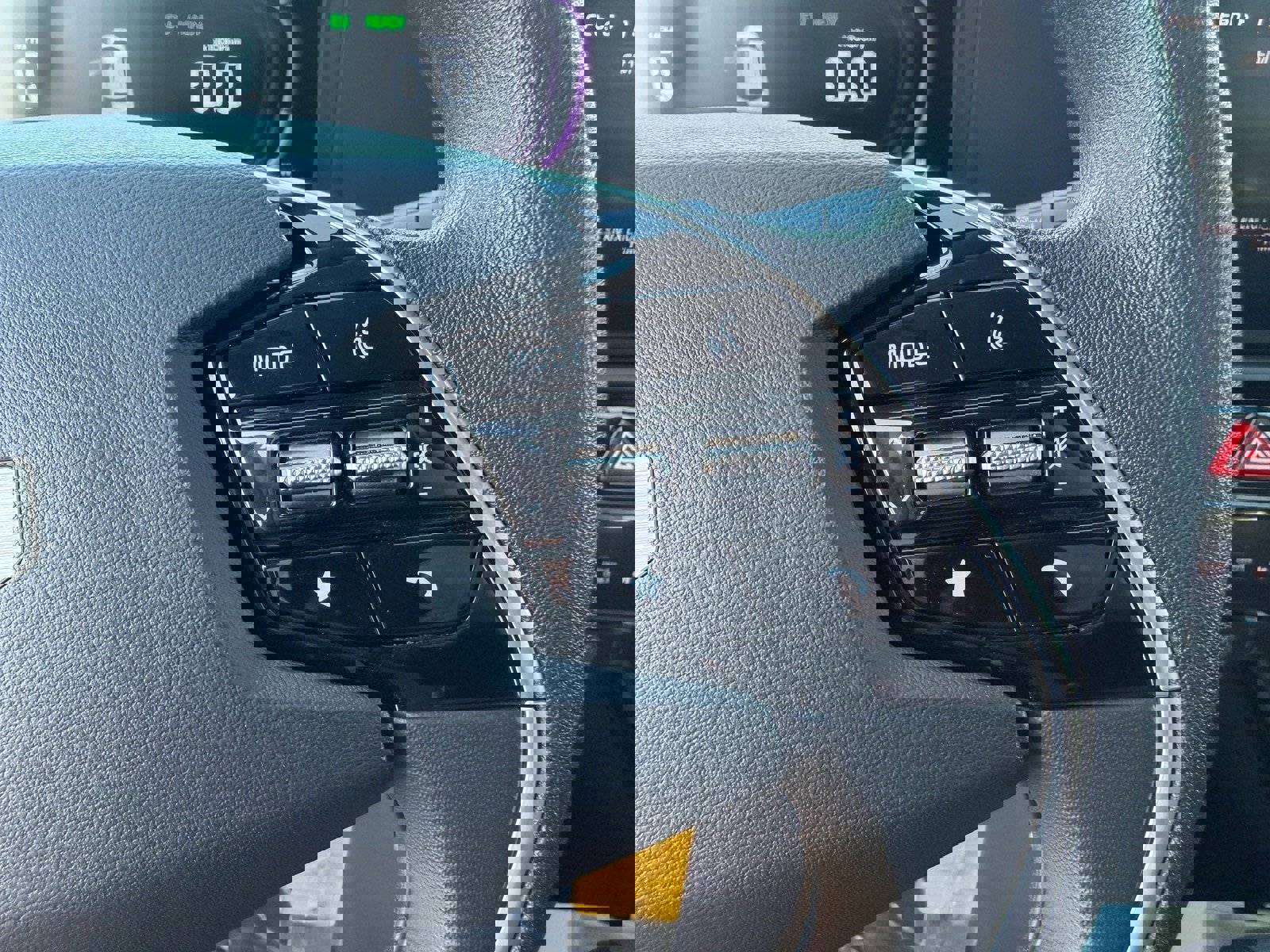 Used 2024 Kia Niro LX image 24