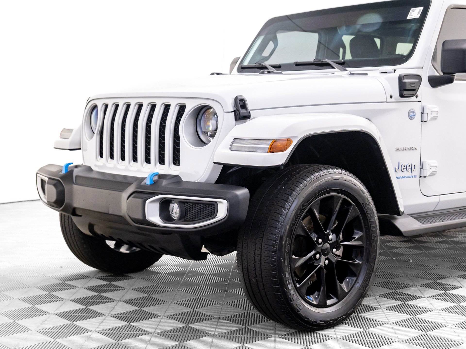 Used 2023 Jeep Wrangler Unlimited Sahara w/ Cold Weather Group image 36