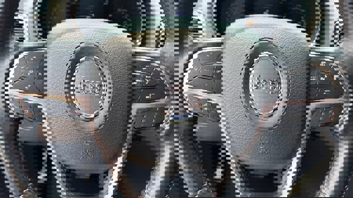 Used 2021 Jeep Grand Cherokee Limited image 16