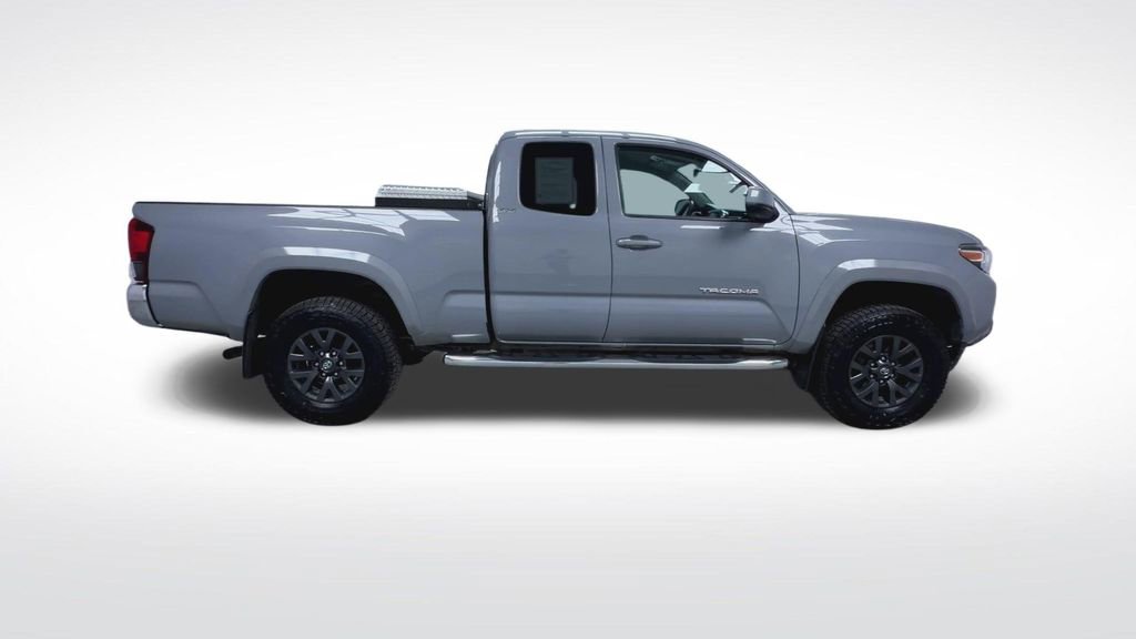 Used 2021 Toyota Tacoma SR5 AWD/4WD image 9
