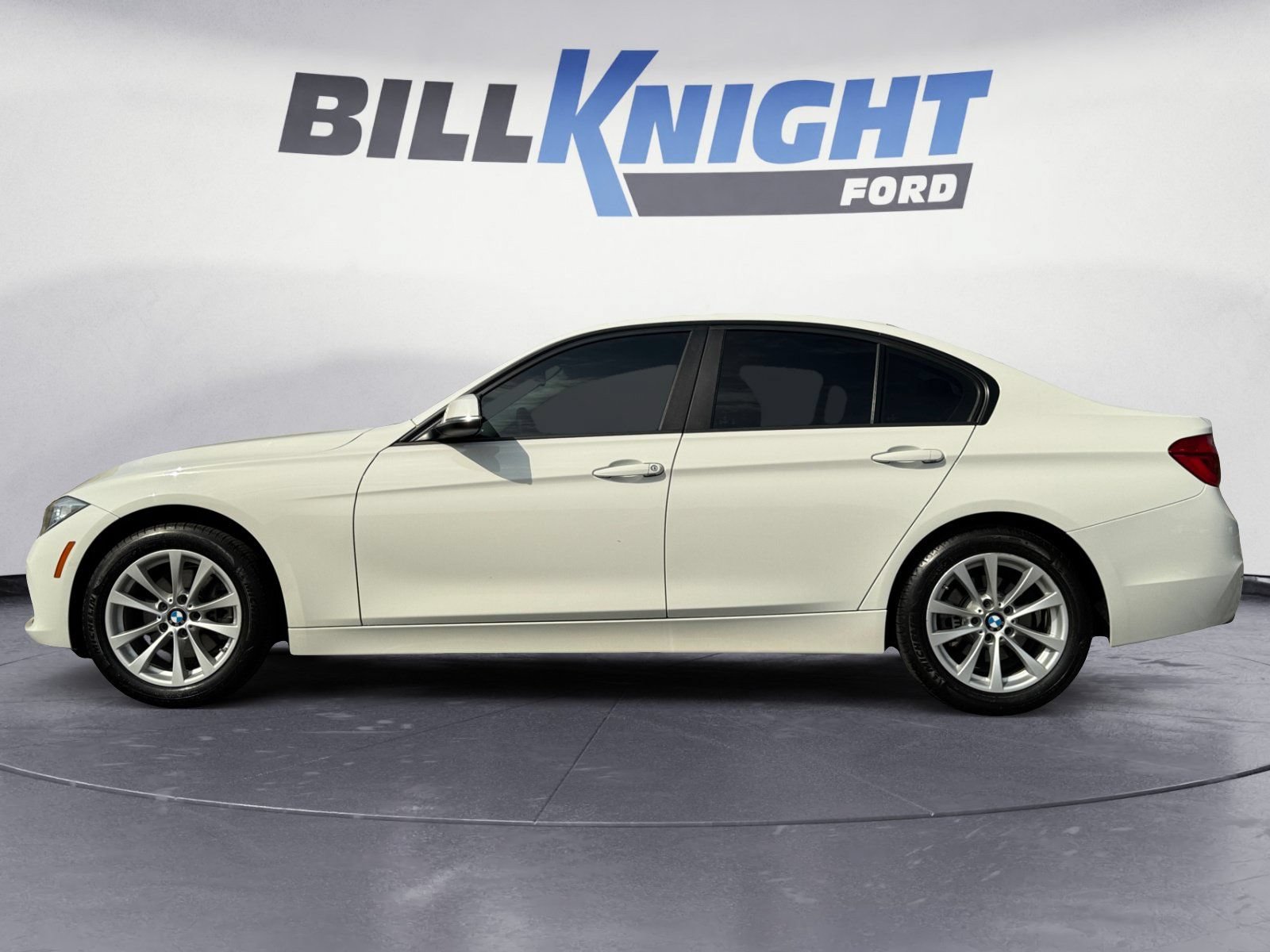 Used 2016 BMW 320i xDrive Sedan AWD/4WD image 2