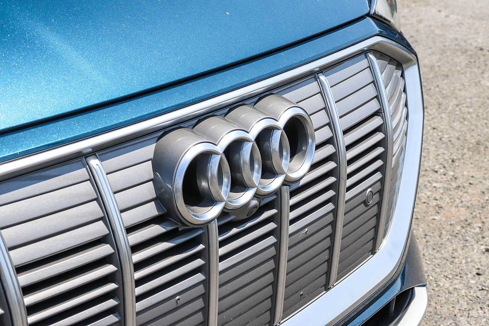 Used 2019 Audi e-tron Prestige w/ Prestige Package AWD/4WD image 6