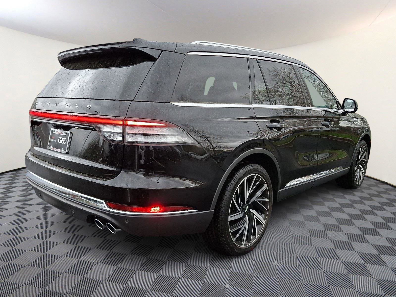 Used 2025 Lincoln Aviator Reserve w/ Equipment Group 201A image 6