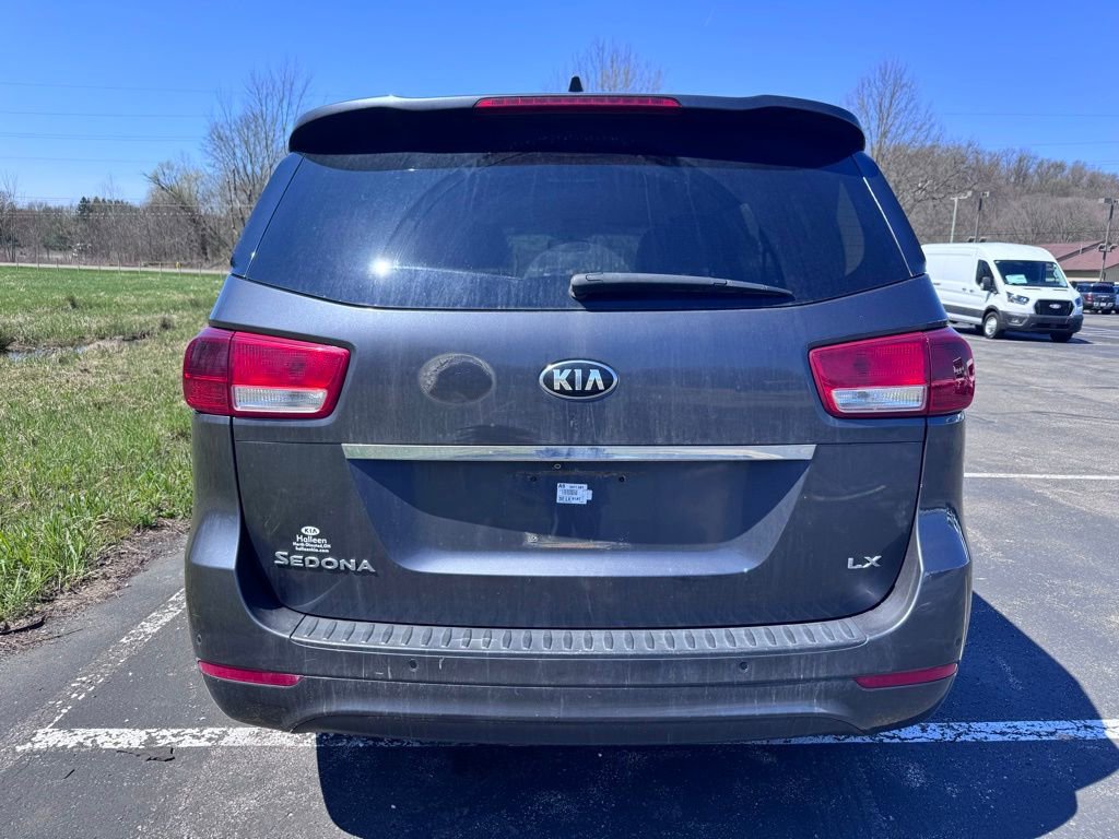 Used 2016 Kia Sedona LX w/ LX Convenience Package image 6